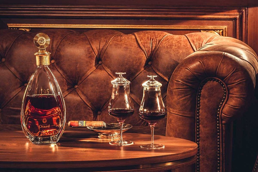 Graphic depicting a color palette of Stone Brown, Dark Navy, Beige, and Cream White along with corresponding hex color codes.